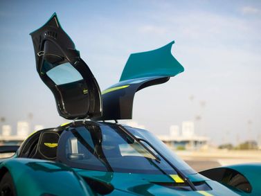 Aston Martin Valkyrie، كوبيه — منظر أمامي بزاوية ثلاثة أرباع