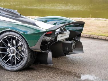 Aston Martin Valkyrie، كوبيه — الجزء الخلفي من السيارة عن قرب