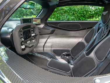 Aston Martin Valkyrie، كوبيه — منطقة السائق
