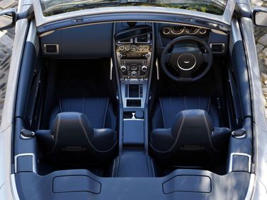 Aston Martin Virage ثانياً، قابلة للتحويل Volante — منظر عام للمقصورة