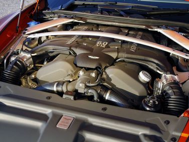Aston Martin Virage ثانياً، كوبيه — حجرة المحرك
