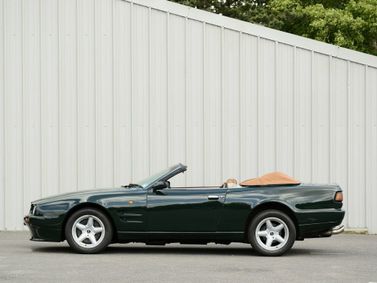 Aston Martin Virage I، قابلة للتحويل Volante — منظر من الجانب الأيسر