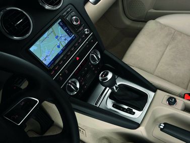 Audi A3 II (8P) II (8P) فيس ليفت 2، هاتشباك 5 أبواب Sportback — الكونسول الوسطي
