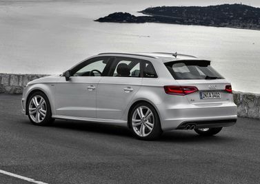 Audi A3 III (8 فولت)، هاتشباك 5 أبواب Sportback — منظر خلفي أيمن