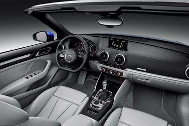 Audi A3 III (8 فولت)، قابلة للتحويل — منطقة السائق