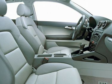 Audi A3 II (8P)، هاتشباك 3 أبواب — منظر عام للمقصورة