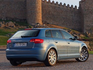 Audi A3 II (8P) II (8P) فيس ليفت 2، هاتشباك 5 أبواب Sportback — منظر خلفي أيمن