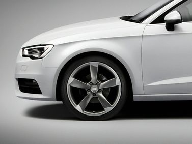 Audi A3 III (8 فولت)، هاتشباك 3 أبواب — منظر أمامي أيمن