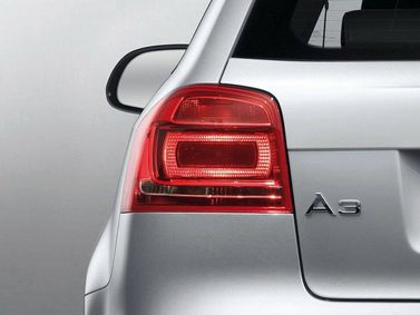 Audi A3 II (8P) II (8P) فيس ليفت 2، هاتشباك 3 أبواب — المصباح الخلفي