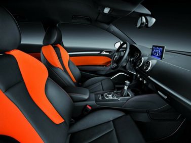 Audi A3 III (8 فولت)، هاتشباك 3 أبواب — منطقة السائق