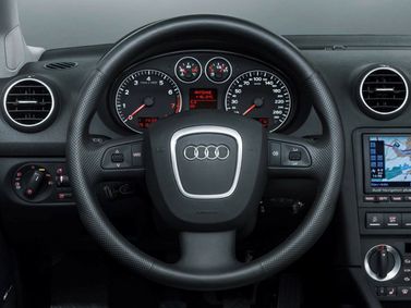 Audi A3 II (8P) II (8P) فيس ليفت 1، هاتشباك 5 أبواب Sportback — لوحة القيادة