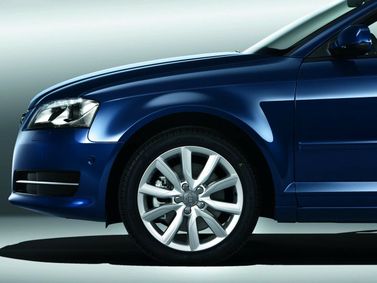 Audi A3 II (8P) II (8P) فيس ليفت 2، هاتشباك 5 أبواب Sportback — منظر أمامي أيسر