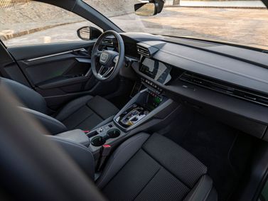 Audi A3 عملية فيس ليفت IV (8 سنوات)، هاتشباك 5 أبواب Sportback — منطقة السائق