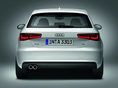 Audi A3 III (8 فولت)، هاتشباك 3 أبواب — منظر خلفي