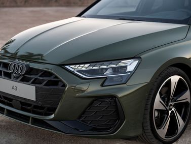 Audi A3 عملية فيس ليفت IV (8 سنوات)، هاتشباك 5 أبواب Sportback — منظر أمامي بزاوية ثلاثة أرباع