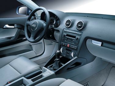 Audi A3 II (8P) II (8P) فيس ليفت 1، هاتشباك 5 أبواب Sportback — منطقة السائق