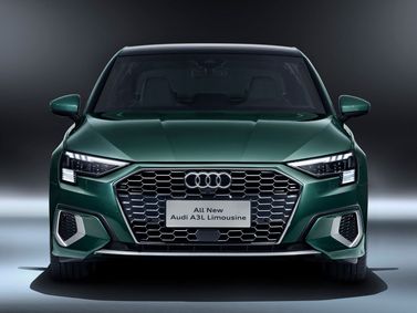 Audi A3 IV (8Y)، سيدان L — منظر أمامي