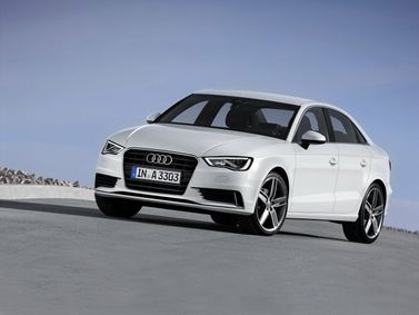 Audi A3 III (8 فولت)، سيدان — منظر أمامي أيمن