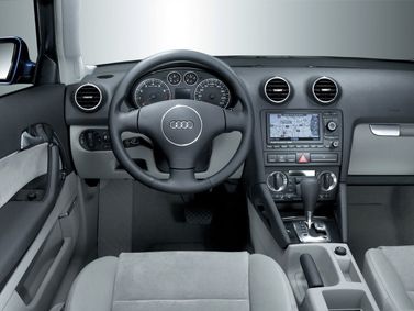 Audi A3 II (8P)، هاتشباك 3 أبواب — لوحة القيادة