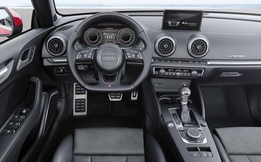Audi A3 فيس ليفت III (8 فولت)، قابلة للتحويل — منطقة السائق