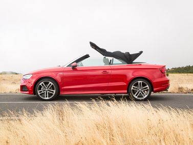 Audi A3 فيس ليفت III (8 فولت)، قابلة للتحويل — منظر من الجانب الأيسر