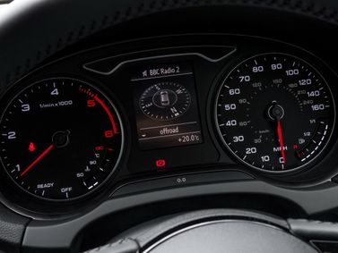 Audi A3 III (8 فولت)، هاتشباك 3 أبواب — لوحة العدادات