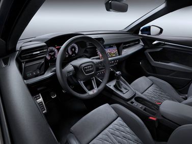Audi A3 IV (8Y)، هاتشباك 5 أبواب Sportback — منطقة السائق