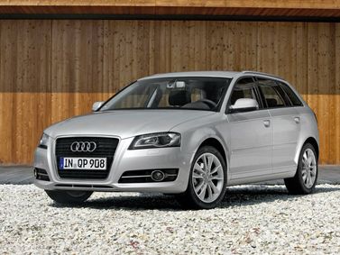 Audi A3 II (8P) II (8P) فيس ليفت 2، هاتشباك 5 أبواب Sportback — منظر أمامي أيمن