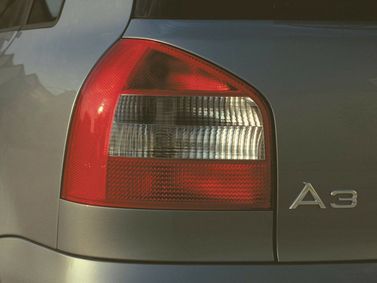 Audi A3 I (8L) فيس ليفت (8L)، هاتشباك 3 أبواب — المصباح الخلفي