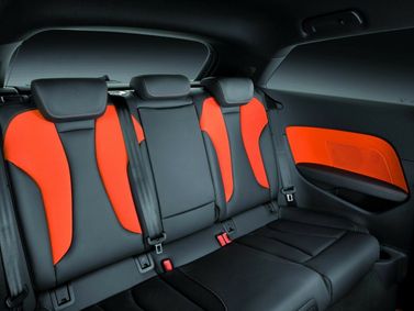 Audi A3 III (8 فولت)، هاتشباك 3 أبواب — المقاعد الخلفية