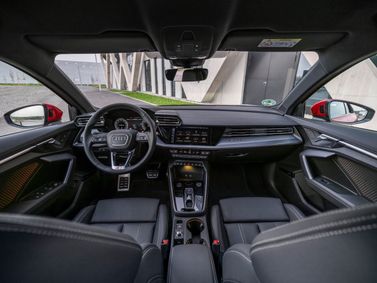 Audi A3 عملية فيس ليفت IV (8 سنوات)، سيدان — منطقة السائق