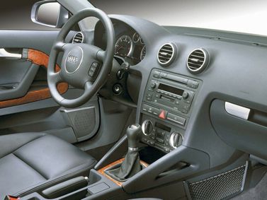 Audi A3 II (8P)، هاتشباك 3 أبواب — منطقة السائق