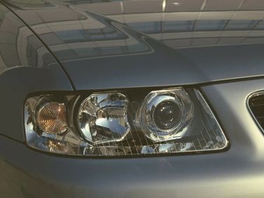 Audi A3 I (8L) فيس ليفت (8L)، هاتشباك 3 أبواب — المصباح الأمامي