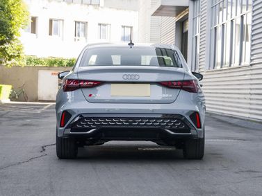 Audi A3 عملية فيس ليفت IV (8 سنوات)، سيدان L — منظر خلفي