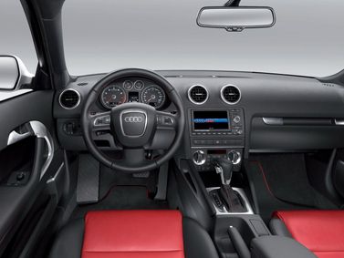 Audi A3 II (8P) II (8P) فيس ليفت 2، هاتشباك 3 أبواب — منطقة السائق