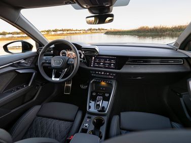 Audi A3 عملية فيس ليفت IV (8 سنوات)، هاتشباك 5 أبواب Sportback — منطقة السائق