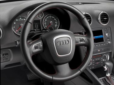 Audi A3 II (8P) II (8P) فيس ليفت 2، هاتشباك 5 أبواب Sportback — منطقة السائق