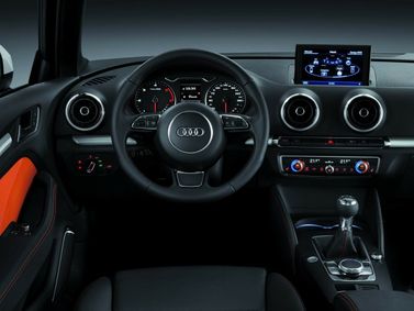 Audi A3 III (8 فولت)، هاتشباك 3 أبواب — لوحة القيادة