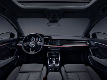 Audi A3 IV (8Y)، سيدان L — لوحة القيادة