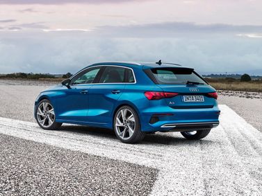 Audi A3 IV (8Y)، هاتشباك 5 أبواب Sportback — منظر خلفي أيمن