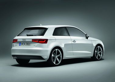 Audi A3 III (8 فولت)، هاتشباك 3 أبواب — منظر خلفي أيمن