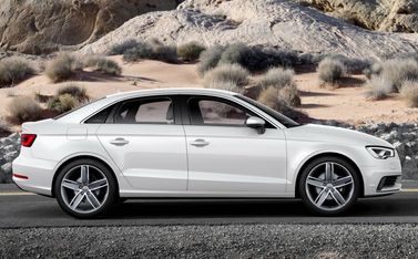 Audi A3 III (8 فولت)، سيدان — منظر من الجانب الأيمن