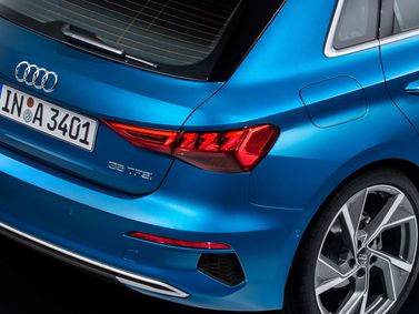 Audi A3 IV (8Y)، هاتشباك 5 أبواب Sportback — منظر خلفي أيمن