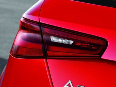 Audi A3 III (8 فولت)، هاتشباك 3 أبواب — المصباح الخلفي