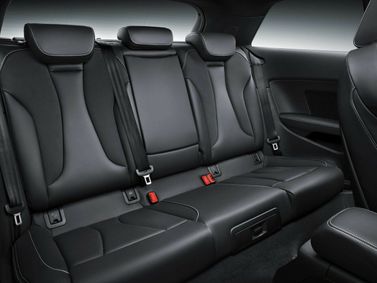 Audi A3 III (8 فولت)، هاتشباك 3 أبواب — المقاعد الخلفية