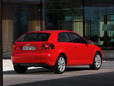 Audi A3 II (8P) II (8P) فيس ليفت 2، هاتشباك 3 أبواب — منظر خلفي أيمن