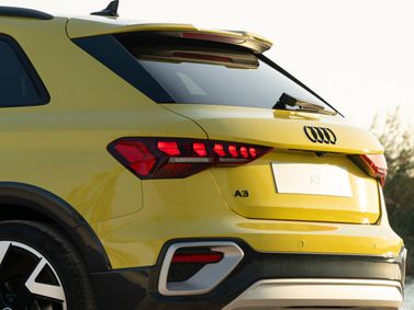 Audi A3 عملية فيس ليفت IV (8 سنوات)، هاتشباك 5 أبواب Allstreet — الجزء الخلفي من السيارة عن قرب