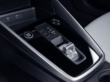 Audi A3 IV (8Y)، سيدان L — محدد ناقل الحركة