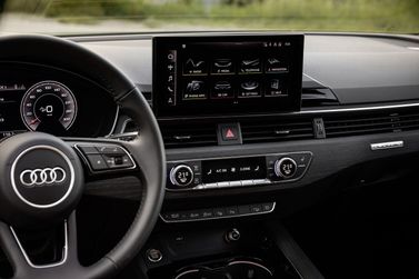 Audi A4 فيس ليفت V (B9) V (B9)، واجون 5 أبواب — لوحة القيادة