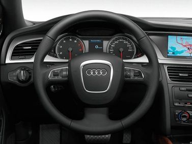 Audi A4 IV (B8)، سيدان — منطقة السائق